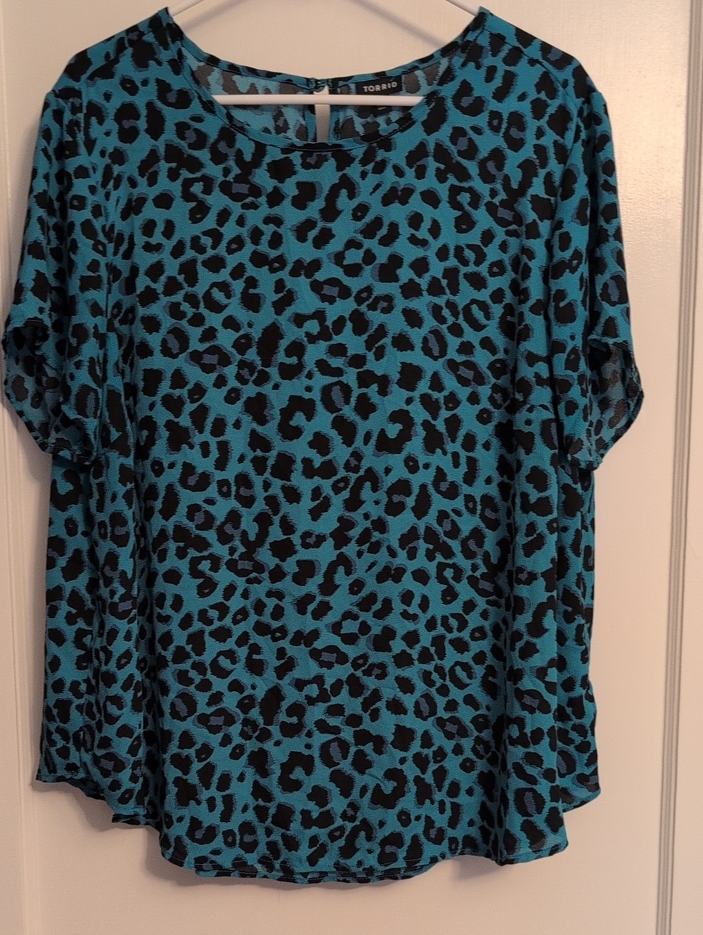 torrid Turquoise and Black Leopard Print Short Sleeve Top